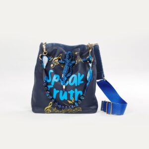 speak-truth-maxi-pouch-bag-02-untitled-barcelona